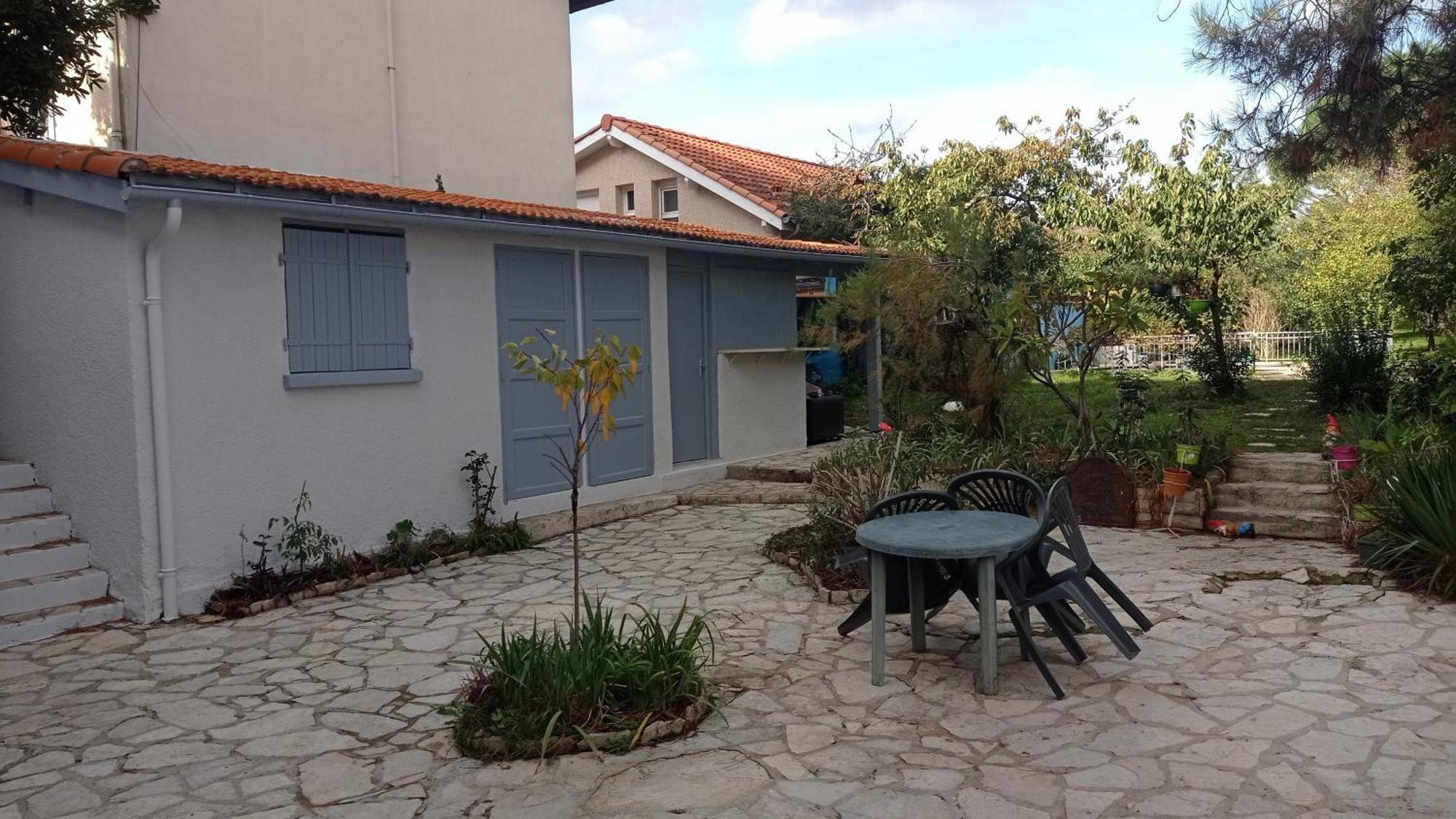 Indépendant. Appartement deux personnes, clair et sympa. Tolosa Esterno foto
